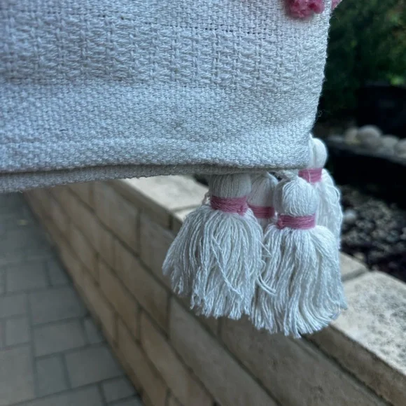 Rachel Zoe plush hot pink snowflake oversize blanket tik tok viral blanket - Picture 5 of 6